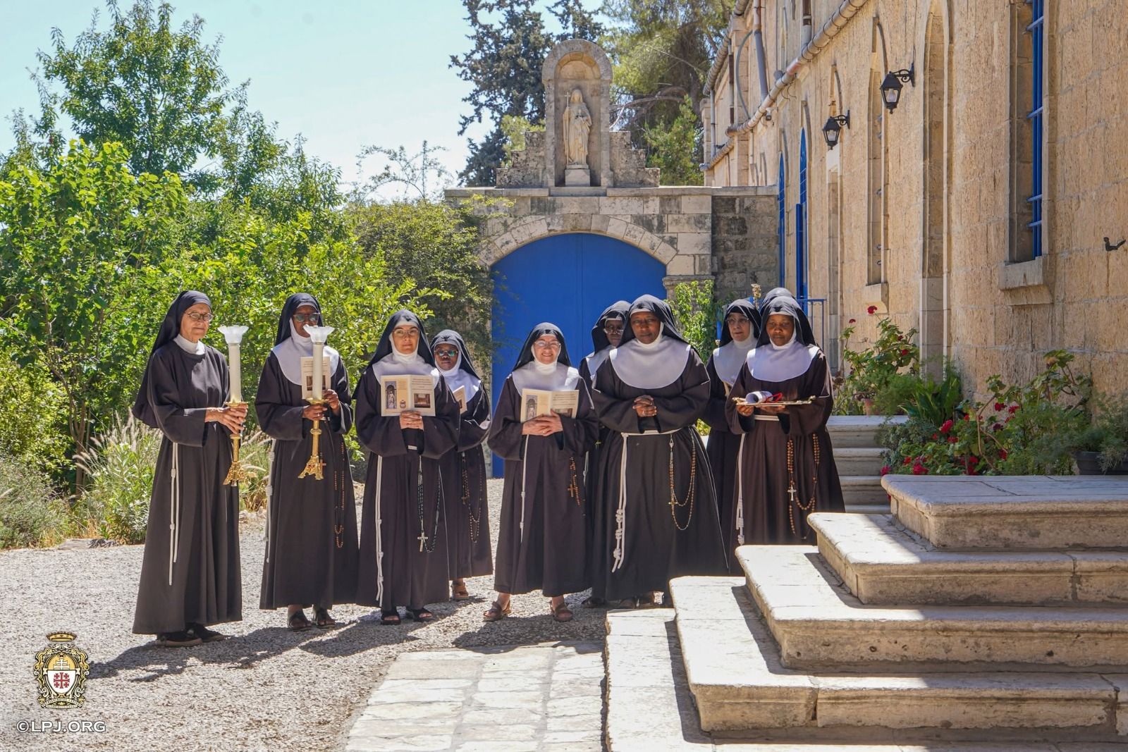 La hermana Guadalupe del Convento de las clarisas de Jerusalén nos pide ayuda para dos operaciones